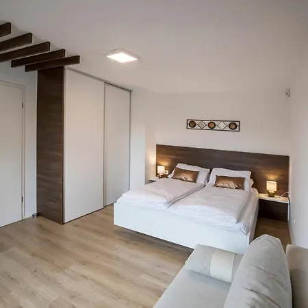Apartment Apolonia *