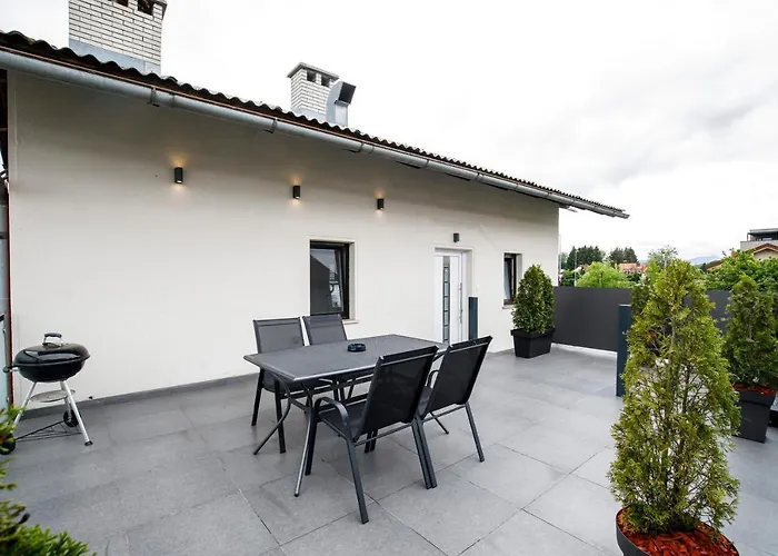 Apolonia Apartment *